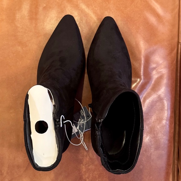 🆕 NWT Black faux suede kitten heel boots - Picture 8 of 10